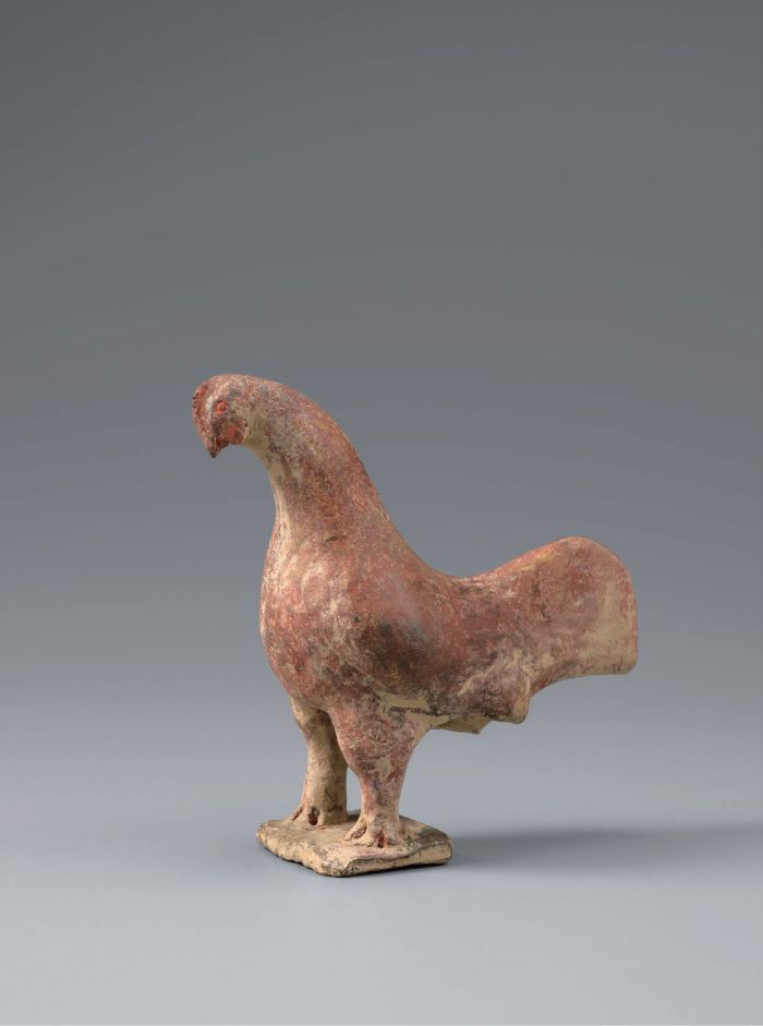 12 加彩鶏俑　六朝時代　高12.3cm 長12.7cm　Figurine of Cock, Painted Pottery　Six Dynasties　H:12.3cm L:12.7cm